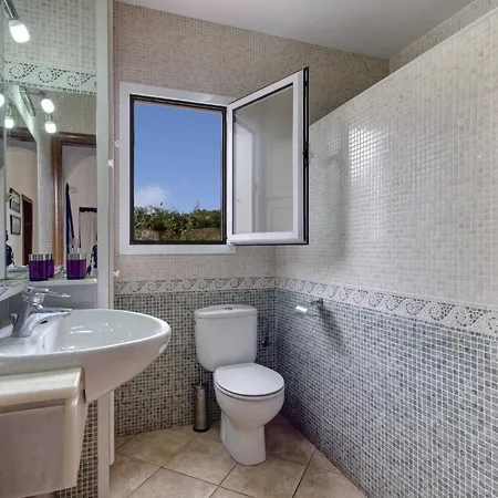 Willa Tali 3 Bedroom Villa, Cala'n Blanes Cala'N Blanes (Menorca)